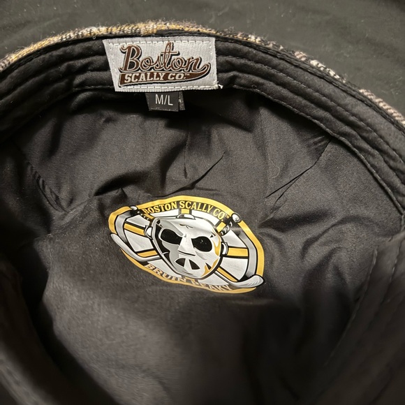 Boston Scally Co Bruins Peaky edition 
M/L
New WITHOUT tags
Comes w/ Bruins Pin - Picture 3 of 4